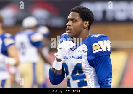 13 giugno 2024: Il defensive back dei Winnipeg Blue Bombers Terrell Bonds (24) si scalda prima della partita CFL tra i Winnipeg Blue Bombers e gli Ottawa Redblacks tenutasi al TD Place Stadium di Ottawa, Canada. Daniel Lea/CSM. Foto Stock