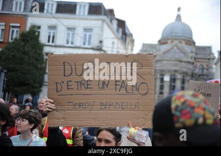 Lille, Francia. 15 giugno 2024. Dimostrazione di strada in reazione alla situazione politica in Francia, e contro il rischio di avere una maggioranza di estrema destra alle prossime elezioni legislative. Lille, Francia, il 15 giugno 2024. Foto di Christophe Forestier/ABACAPRESS. COM credito: Abaca Press/Alamy Live News Foto Stock