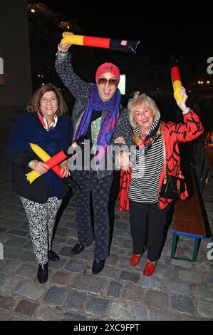 Judith Stückler, Julian F.M. Stoeckel und Stefanie Simon bei der Ankunft zum Bild EM Kick Off Event zum EM-Eröffnungsspiel Deutschland vs. Schottland im BILD-EM-Garten di Telegraphenamt. Berlino, 14.06.2024 *** Judith Stückler, Julian F M Stoeckel e Stefanie Simon arrivano al Bild EM Kick Off Event per la partita di apertura del Campionato europeo Germania contro Scozia nel BILD EM Garden di Telegraphenamt Berlin, 14 06 2024 foto:XM.xWehnertx/xFuturexImagex em kickoff 4624 Foto Stock