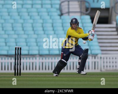 Londra, Regno Unito. 15 giugno 2024. Londra, Inghilterra, 15 giugno 2024: Il capitano Bryony Smith (4 stelle del Sud Est) batte durante la partita della Charlotte Edwards Cup tra South East Stars e Sunrisers al Kia Oval di Londra, Inghilterra. (Jay Patel/SPP) credito: SPP Sport Press Photo. /Alamy Live News Foto Stock