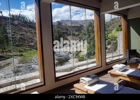 Colca Canyon, Perù - 7 dicembre 2023: Vedute dei paesaggi intorno all'hotel Colca Lodge, Colca Canyon Foto Stock