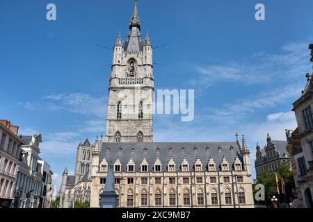 Gand, Belgio; giugno, 06.2024. Belfort o Belfry of Gent, una delle tre torri medievali che dominano il centro storico della città, costruita nel 1380 Foto Stock