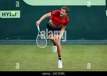 Halle Westf, Westfalen, Deutschland. 15 giugno 2024. Daniil Medvedev serve durante il 31. TERRA WORTMANN OPEN, ATP500 - Mens Tennis (immagine di credito: © Mathias Schulz/ZUMA Press Wire) SOLO PER USO EDITORIALE! Non per USO commerciale! Foto Stock