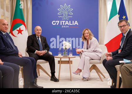 Savelletri di Fasano, Italia. 15 giugno 2024. Il presidente algerino Abdelmadjid Tebboune, ha lasciato, durante un incontro bilaterale con il primo ministro italiano Giorgia Meloni a margine del vertice del G7 presso il resort di Borgo Egnazia, 15 giugno 2024, a Savelletri di Fasano, Italia. Crediti: Presidenza del Consiglio/G7 Italia 2024/Alamy Live News Foto Stock