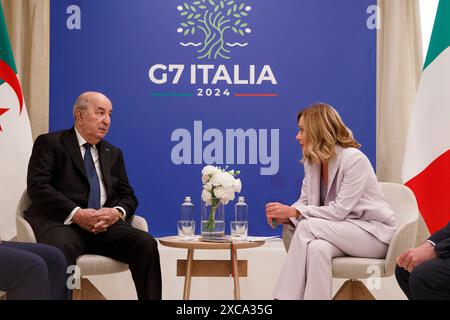 Savelletri di Fasano, Italia. 15 giugno 2024. Il presidente algerino Abdelmadjid Tebboune, ha lasciato, durante un incontro bilaterale con il primo ministro italiano Giorgia Meloni a margine del vertice del G7 presso il resort di Borgo Egnazia, 15 giugno 2024, a Savelletri di Fasano, Italia. Crediti: Presidenza del Consiglio/G7 Italia 2024/Alamy Live News Foto Stock