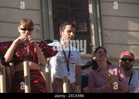 Roma, Italia. 15 giugno 2024. 15/06/2024 Roma, migliaia in piazza e per le vie di Roma per l'orgoglio della capitale, con oltre 40 veicoli che sfilano lungo il percorso partendo da Piazza della Repubblica e la processione aperta dallo striscione con la scritta "30 anni di orgoglio". PS: La foto può essere utilizzata nel rispetto del contesto in cui è stata scattata, e senza intenti diffamatori del decoro delle persone rappresentate. Crediti: Independent Photo Agency Srl/Alamy Live News Foto Stock