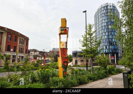 Castlegate Grey to Green Park Sheffield City Center Inghilterra Regno Unito, vegetazione interna della città piante da giardino pubblico ambiente urbano sostenibilità biodiversità Foto Stock