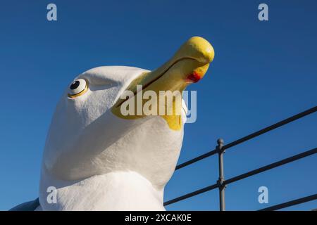 England, Kent, Folkestone, Folkestone Harbour, Creative Folkestone artwork intitolato "The Mobile Gull Appreciation Unit" di Mark Dion 2010 Foto Stock