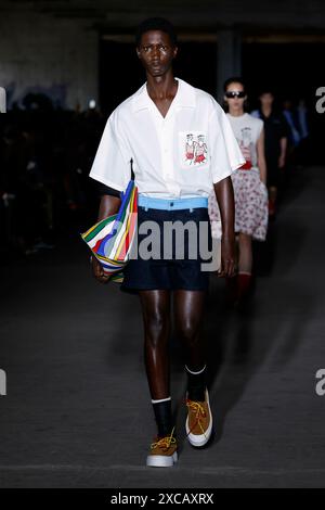 Milano, Italia. 15 giugno 2024. MSGM Primavera/Estate 2025 Runway durante la Milano Fashion Week Menswear il 2024 giugno - Milano, Italia 15/06/2024 credito: dpa/Alamy Live News Foto Stock