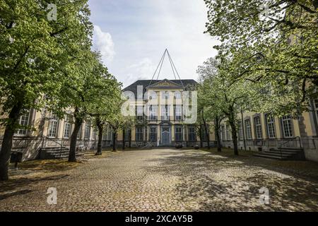 PRODUZIONE - 22 aprile 2024, Renania settentrionale-Vestfalia, Aquisgrana-Kornelimünster: La Kunsthaus Nordrhein-Westfalen nella vecchia abbazia di Kornelimünster. Nel 1948, l'allora giovane stato della Renania settentrionale-Vestfalia decise di sostenere gli artisti bisognosi. Ciò ha portato a una collezione impressionante. (A dpa-Korr: "Kunsthaus NRW promuove i giovani talenti con mostre e acquisti") foto: Oliver Berg/dpa Foto Stock