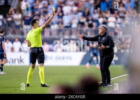 Chester, Pennsylvania, Stati Uniti. 15 giugno 2024. La panchina dell'Inter Miami CF viene mostrata con un cartellino giallo durante il secondo tempo di una partita della MLS contro i Philadelphia Union al Subaru Park di Chester, Pennsylvania. Kyle Rodden/CSM/Alamy Live News Foto Stock