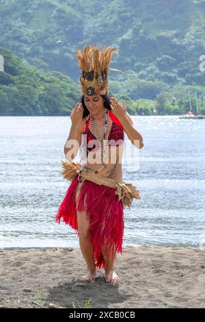 Bellezza dei mari del Sud, ballerino, Ori Tahiti, danza tahitiana, forma d'arte, tradizione, costume, studio del movimento, Moorea, Polinesia francese, isole della società Foto Stock