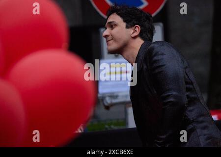 News - EMPORIO ARMANI - Milano Fashion Week - Menswear SS 25 - CELEBRITIES Tananai lascia la sfilata Emporio Armani durante la Milano Menswear Primavera/Estate 2025 il 15 giugno 2024 a Milano. Foto: Cinzia Camela. MILANO via Borgonuovo Italia Copyright: XCinziaxCamelax/xLiveMediax LPN 1403554 Foto Stock