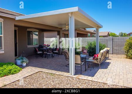 Mobili di copertura Pergola sul patio posteriore Foto Stock