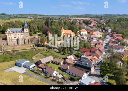 Pseudogoticky zamek z 1547, Zruc nad Sazavou, Středočeský kraj, Ceska republika / neo-gotico del castello dal 1547, città Zruc nad Sazavou, Boemia centrale, Foto Stock