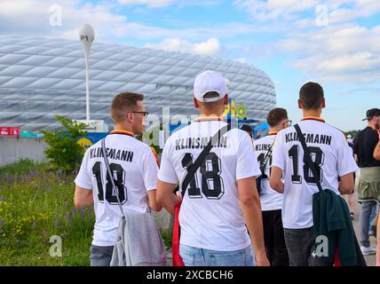 Tifosi di Jürgen Klinsmann all'Allianz Arena nella partita a gironi GERMANIA - SCOZIA 5-1 dei Campionati europei UEFA 2024 il 14 giugno 2024 a Monaco, Germania. Fotografo: Peter Schatz Foto Stock