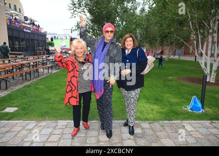 Stefanie Simon, Julian F. M. Stoeckel und Judith Stückler bei der Ankunft zum EM-public-viewing EM-Eröffnungsspiel Deutschland vs. Schottland im Berlin Foto Stock