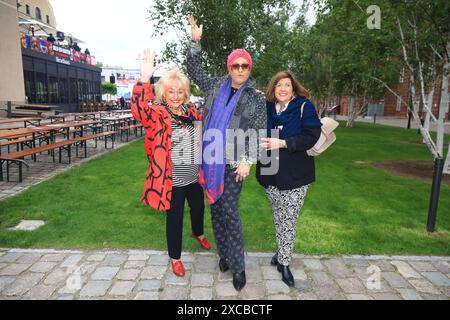 Stefanie Simon, Julian F. M. Stoeckel und Judith Stückler bei der Ankunft zum EM-public-viewing EM-Eröffnungsspiel Deutschland vs. Schottland im Berlin Foto Stock
