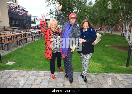Stefanie Simon, Julian F. M. Stoeckel und Judith Stückler bei der Ankunft zum EM-public-viewing EM-Eröffnungsspiel Deutschland vs. Schottland im Berlin Foto Stock
