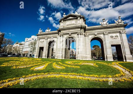 Puerta de Alcalá, porta Alcalá, rotatoria di Plaza de la Independencia, Madrid, Spagna, Europa Foto Stock