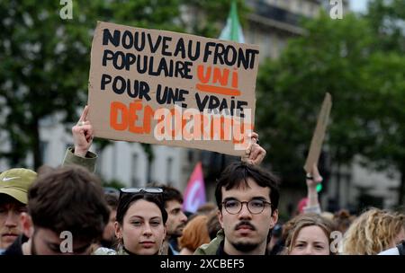 Parigi, Francia. 15 giugno 2024. Manifestazione per il fronte popolare e contro l'estrema destra a Parigi, Francia, il 15 giugno 2024. Foto di Karim Ait Adjedjou/ABACAPRESS. COM credito: Abaca Press/Alamy Live News Foto Stock