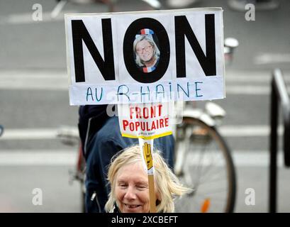 Parigi, Francia. 15 giugno 2024. Manifestazione per il fronte popolare e contro l'estrema destra a Parigi, Francia, il 15 giugno 2024. Foto di Karim Ait Adjedjou/ABACAPRESS. COM credito: Abaca Press/Alamy Live News Foto Stock