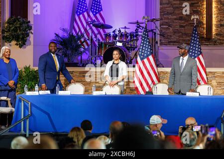 Detroit, Stati Uniti. 15 giugno 2024. Il Rep. Statunitense Byron Donalds (R-Flag.), Itasha Dotson e Carlos Chambers partecipano ad una tavola rotonda Black Americans for Trump al 180 Church di Detroit, Mich., il 15 giugno 2024. (Foto di Andrew Roth/Sipa USA) credito: SIPA USA/Alamy Live News Foto Stock