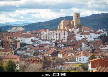 Villaggio di Hervas visto dal lato nord, villaggio di Ambroz Valley. Caceres, Estremadura, Spagna Foto Stock