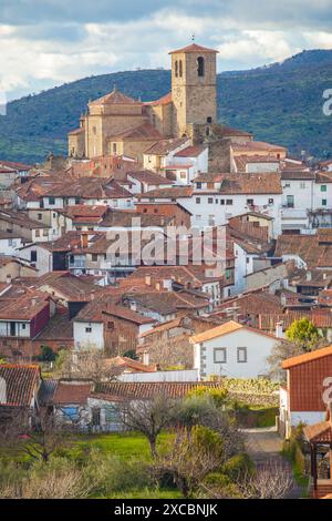 Villaggio di Hervas visto dal lato nord, villaggio di Ambroz Valley. Caceres, Estremadura, Spagna Foto Stock