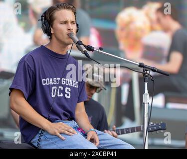 Cantante Ryan Beatty durante il Bonnaroo Music and Arts Festival il 15 giugno 2024, a Manchester, Tennessee (foto di Daniel DeSlover/Sipa USA) Foto Stock