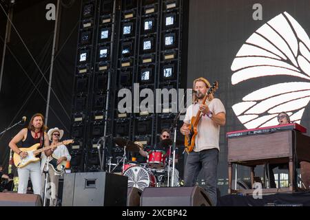 Sam Teskey e Josh Teskey dei Teskey Brothers durante il Bonnaroo Music and Arts Festival il 15 giugno 2024, a Manchester, Tennessee (foto di Daniel DeSlover/Sipa USA) Foto Stock