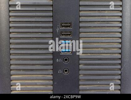 Case per computer pannello anteriore con porte USB e audio Foto Stock