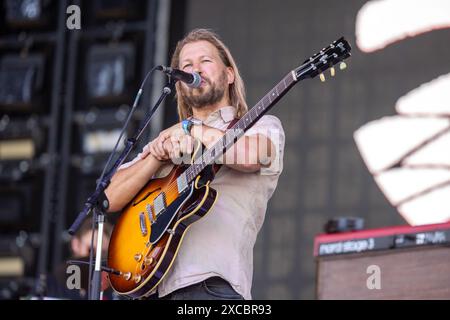 Josh Teskey dei Teskey Brothers durante il Bonnaroo Music and Arts Festival il 15 giugno 2024, a Manchester, Tennessee (foto di Daniel DeSlover/Sipa USA) Foto Stock