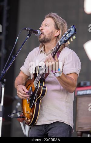 Josh Teskey dei Teskey Brothers durante il Bonnaroo Music and Arts Festival il 15 giugno 2024, a Manchester, Tennessee (foto di Daniel DeSlover/Sipa USA) Foto Stock