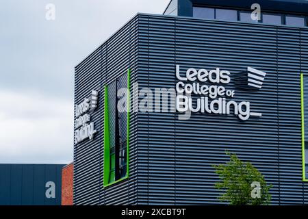 Leeds Inghilterra: 3 giugno 2024 Leeds College of Building - South Bank Campus. Segnaletica esterna Foto Stock