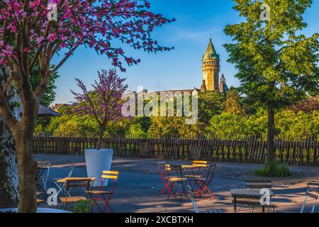 Place de la Constitution, nota anche come Gelle fra, una piazza nella città alta di Lussemburgo Foto Stock