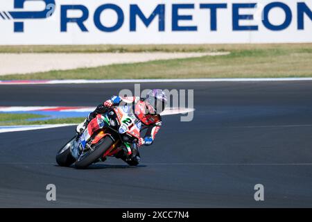 Misano Adriatico, Rimini, Italia. 16 giugno 2024. (21) Michael Ruben Rinaldi, italiano del Team Motocorsa Racing, cavalca Ducati Panigale V4R durante il Campionato del mondo FIM Motul Superbike - prove libere del Round Emilia Romagna sul circuito Marco Simoncelli World Circuit di Misano Adriatico il 16 giugno 2024 a Misano Adriatico, Rimini, Italia. Crediti: Roberto Tommasini/Alamy Live News Foto Stock