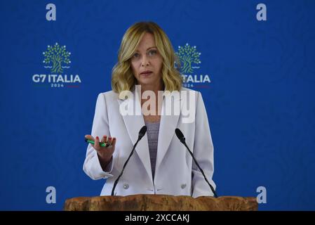 15 giugno 2024, Fasano, Italia: Il primo ministro italiano Giorgia Meloni ha il suo discorso alla conferenza stampa conclusiva al termine dei tre giorni del vertice del G7, a Borgo Egnazia. Durante la conferenza, ospitata dal governo italiano, parla di immigrazione, cambiamento climatico, guerra in Ucraina, crisi in Medio Oriente, intelligenza artificiale. (Credit Image: © Pasquale Gargano/Pacific Press via ZUMA Press Wire) SOLO PER USO EDITORIALE! Non per USO commerciale! Foto Stock