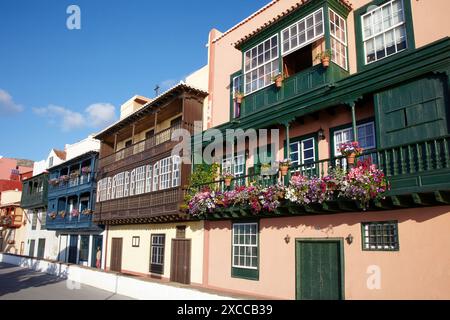 Tipici ballatoi, Avenida Maritima, Santa Cruz de La Palma, La Palma, Isole canarie, Spagna. Foto Stock