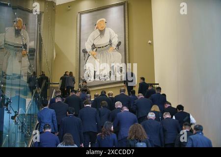 Ulan Bator, Mongolia. 26 aprile 2023. Durante la sua visita in Mongolia, il presidente polacco Duda visitò il Museo di Genghis Khan. Crediti: L.Enkh-Orgil. Foto Stock