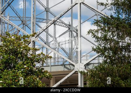 Roma, Italia. 16 aprile 2024. Gazometro aperto, Eni in collaborazione con il fai apre il Gazometro di Roma Ostiense - Roma, Italia - nella foto il sito industriale durante l'iniziativa e le visite guidate - domenica 16 giugno 2024 (foto Valentina Stefanelli/LaPresse) Open gasometer, Eni in collaborazione con il fai apre il gasometro Roma Ostiense - Roma, Italia - nella foto il sito industriale durante l'iniziativa e le visite guidate - domenica 16 giugno 2024 (foto Valentina Stefanelli/LaPresse) crediti: LaPresse/Alamy Live News Foto Stock