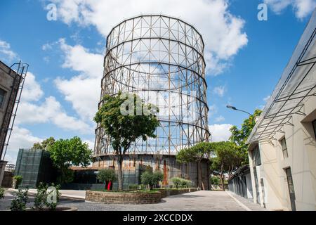 Roma, Italia. 16 aprile 2024. Gazometro aperto, Eni in collaborazione con il fai apre il Gazometro di Roma Ostiense - Roma, Italia - nella foto il sito industriale durante l'iniziativa e le visite guidate - domenica 16 giugno 2024 (foto Valentina Stefanelli/LaPresse) Open gasometer, Eni in collaborazione con il fai apre il gasometro Roma Ostiense - Roma, Italia - nella foto il sito industriale durante l'iniziativa e le visite guidate - domenica 16 giugno 2024 (foto Valentina Stefanelli/LaPresse) crediti: LaPresse/Alamy Live News Foto Stock