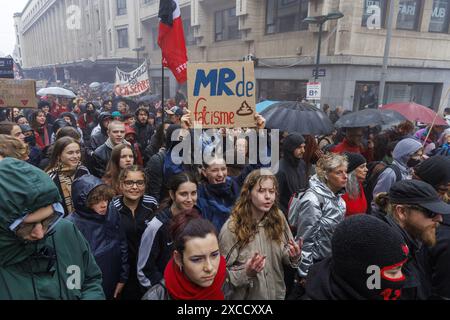 Bruxelles, Belgio. 16 giugno 2024. Questa immagine mostra una marcia contro il fascismo e i partiti politici di destra, domenica 16 giugno 2024 a Bruxelles. BELGA FOTO NICOLAS MAETERLINCK credito: Belga News Agency/Alamy Live News Foto Stock