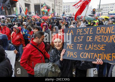 Bruxelles, Belgio. 16 giugno 2024. Questa immagine mostra una marcia contro il fascismo e i partiti politici di destra, domenica 16 giugno 2024 a Bruxelles. BELGA FOTO NICOLAS MAETERLINCK credito: Belga News Agency/Alamy Live News Foto Stock