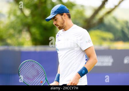 Ilkley, Regno Unito, 16 giugno 2024, Jay Clarke vs Benjamin Bonzi Qualifying Match at the Ilkley Lawn Tennis and Squash Club, credito Aaron Badkin/Alamy Live News. Foto Stock