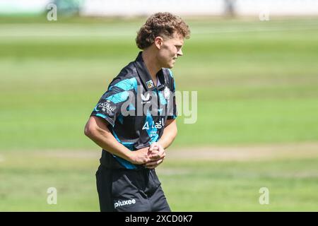 Worcester, Regno Unito. 16 giugno 2024. Ethan Brookes si prepara a ciotola durante il Vitality T20 Blast match tra Worcestershire Rapids e Northamptonshire Steelbacks a New Road, Worcester, Regno Unito, il 16 giugno 2024. Foto di Stuart Leggett. Solo per uso editoriale, licenza richiesta per uso commerciale. Non utilizzare in scommesse, giochi o pubblicazioni di singoli club/campionato/giocatori. Crediti: UK Sports Pics Ltd/Alamy Live News Foto Stock