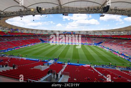 Uebersicht im Stadion, UEFA EURO 2024 - gruppo C, Slovenia vs Danimarca, Arena Stoccarda AM 16. Giugno 2024 a Stoccarda, Germania. Foto von Silas Schueller/DeFodi immagini vista interna generale dello stadio, UEFA EURO 2024 - gruppo C, Slovenia vs Danimarca, Arena Stoccarda il 16 giugno 2024 a Stoccarda, Germania. Foto di Silas Schueller/DeFodi Images Defodi-738 738 SVNDEN 20240616 111 *** Uebersicht im Stadion, UEFA EURO 2024 gruppo C, Slovenia vs Danimarca, Arena Stoccarda am 16 giugno 2024 a Stoccarda, Germania foto di Silas Schueller DeFodi Images vista generale interna dello stadio, UEFA EURO 202 Foto Stock