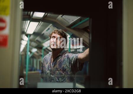 PAUL MESCAL in ALL OF US STRANGERS (2023), diretto da ANDREW HAIGH. Crediti: Blueprint Pictures/Film4 Productions/Fox Searchlight/album Foto Stock