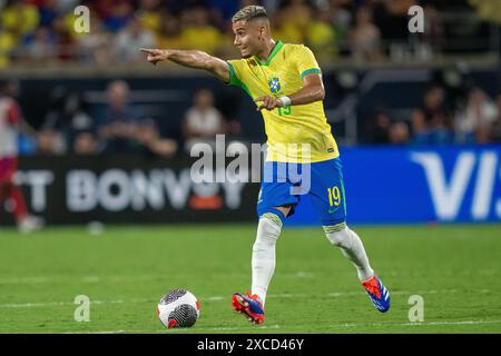 Il centrocampista della nazionale brasiliana Andreas Pereira (19) dribbla avanti durante l'amichevole internazionale di calcio tra USMNT e Brasile al Camping World Stadium di Orlando, Florida, il 12 giugno 2024. Le squadre finirono con un pareggio nel 1-1 per la loro ultima partita di tuneup prima del torneo Copa America 2024. (Max Siker / immagine dello sport) Foto Stock