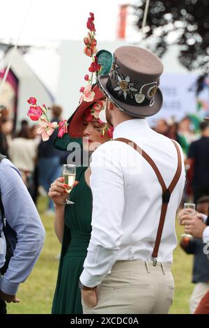 Parigi, Francia. 16 giugno 2024. Atmosfera durante il Prix de Diane Longines 2024 all'Hippodrome de Chantilly il 16 giugno 2024 a Parigi, Francia. Foto di Nasser Berzane/ABACAPRESS. COM credito: Abaca Press/Alamy Live News Foto Stock